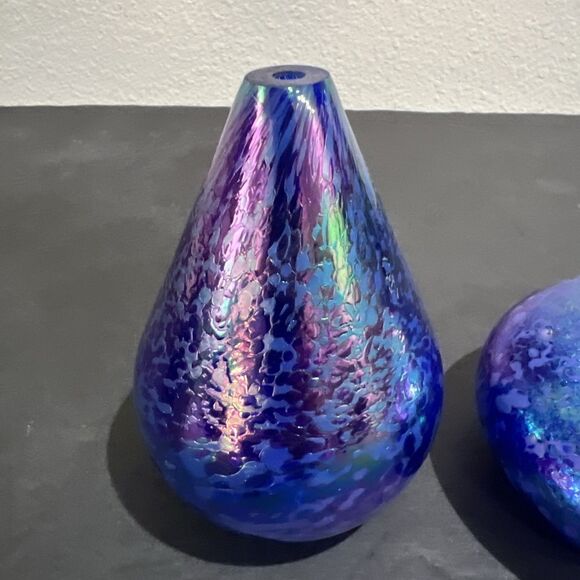 2 VINTAGE HANDBLOWN BLUE IRIDESCENT SMALL ART CRACKLE GLASS BUD VASE - Picture 4 of 14